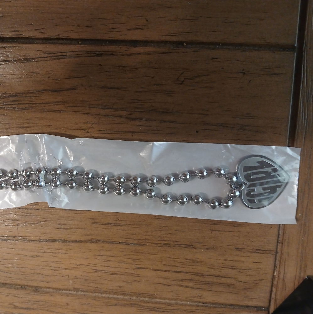 Igirl necklace